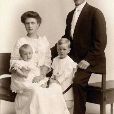 Norlie (Nordli) Family portrait