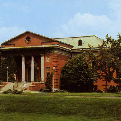 Elmhurst College, Gymnasium