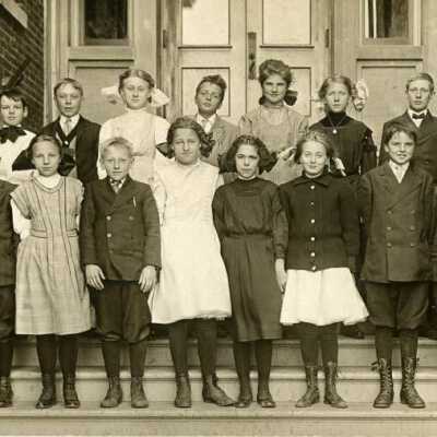 Hawthorne School, Sixth Grade Class, 1917