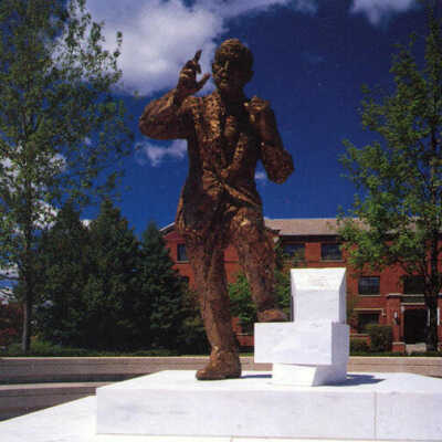 Elmhurst College, Niebuhr Monument