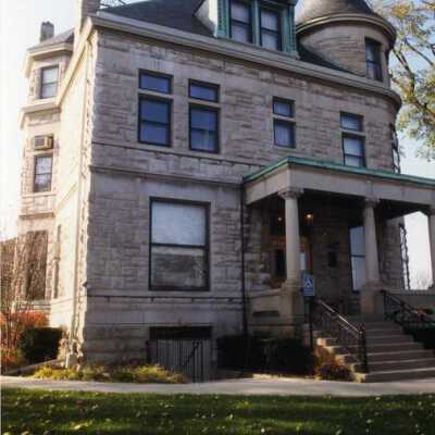 Elmhurst Historical Museum in the Glos Mansion