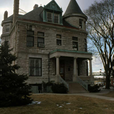 Elmhurst History Museum in the Glos Mansion