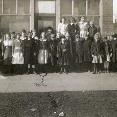 Hawthorne School, 8th grade class