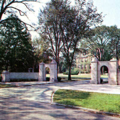 Elmhurst College, Entrance