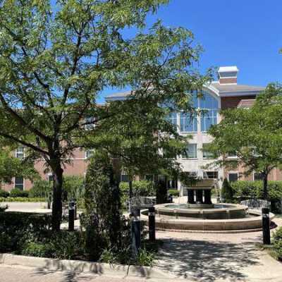 Elmhurst University, Alumni Circle