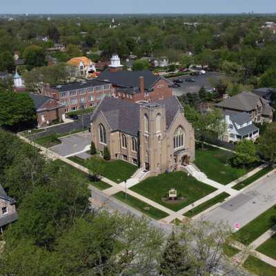 Redeemer Lutheran Church at 123 E. St. Charles Road