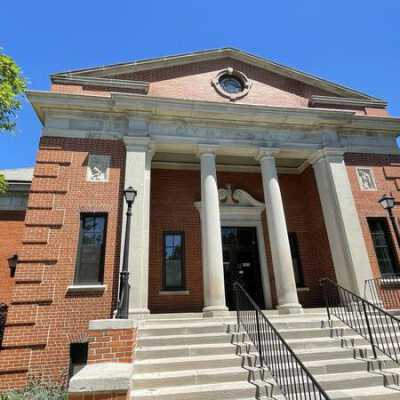Goebel Hall at Elmhurst University