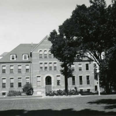 Elmhurst College, Commons