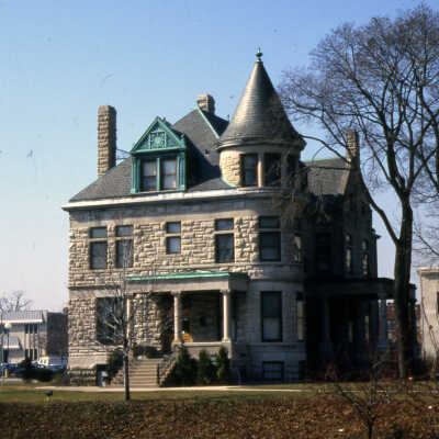 Elmhurst Historical Museum in the Glos Mansion