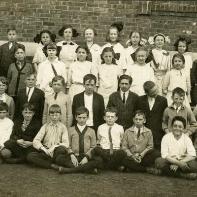 Hawthorne School, sixth grade class