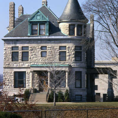 Elmhurst Historical Museum in Glos Mansion