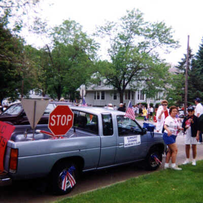 Elmhurst Evening Woman's Club in Memorial Day Parade