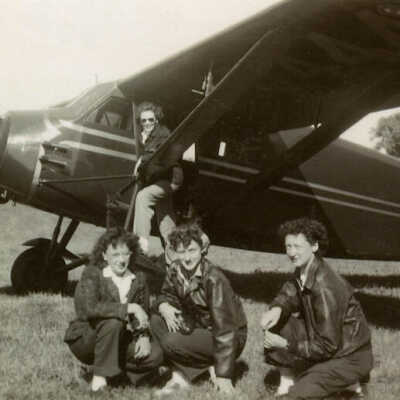 Elmhurst Airport, female pilots