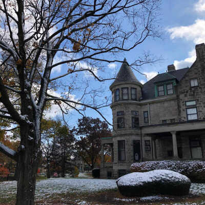 Elmhurst History Museum in the Glos Mansion