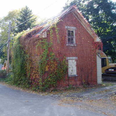 House at 127 Maple, garage