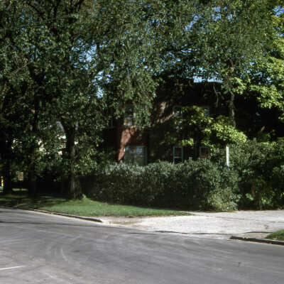 Elmhurst Avenue, Ruby's driveway access