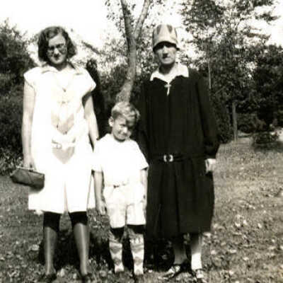 Frieda & Wallace Ewald, Emma Koop