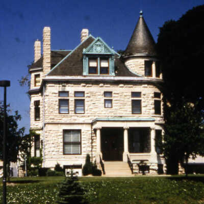 Elmhurst Historical Museum in the Glos Mansion