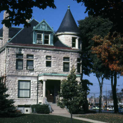 Elmhurst Historical Museum in the Glos Mansion
