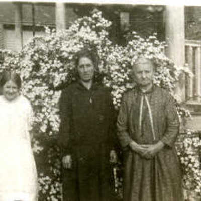 Gertrude & Emma Ewald Koop, Marie Satzke Ewald