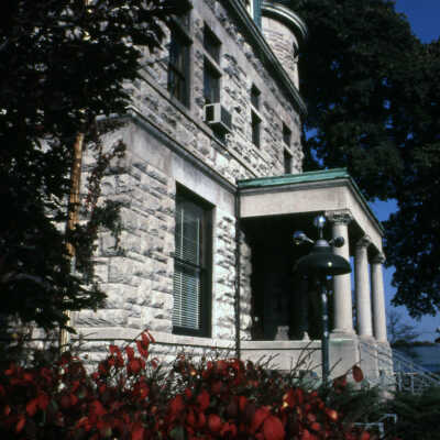 Elmhurst Historical Museum in the Glos Mansion