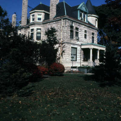 Elmhurst Historical Museum in the Glos Mansion