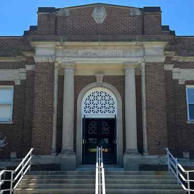 Elmhurst University, Memorial Hall