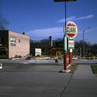 Elmhurst National Bank Drive-in, construction
