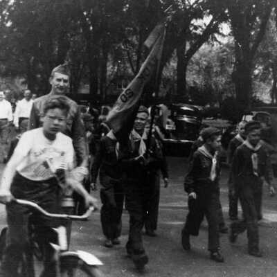 Parade, 1950