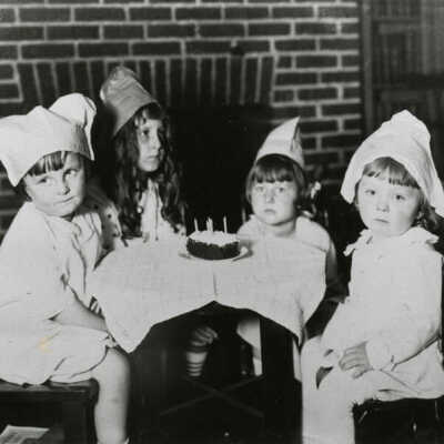 Ruth, Margaret & Eleanor Hall & Jack Soderberg at children's party table