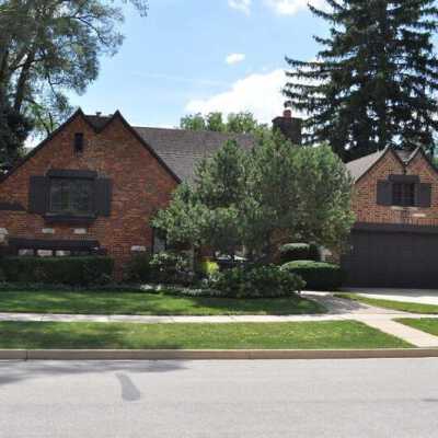 House at 370 E. Webster Avenue