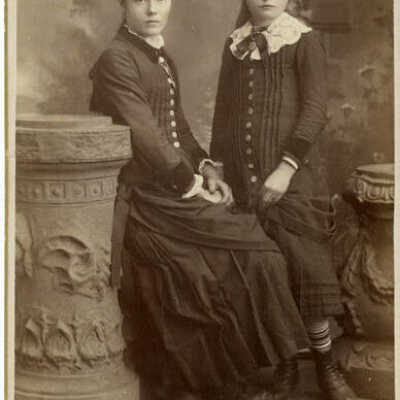 Margaret and Gertrude Koch