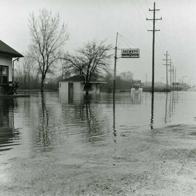 Flood 1966, Roosevelt Road east of Route 83