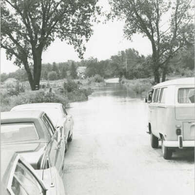 Flood 1972, Salt Creek flooding at Riverside Drive
