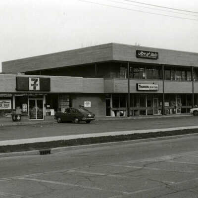 Shopping Center Near York and Vallette Streets