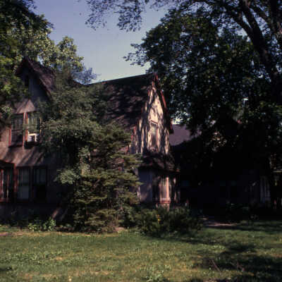 Houses Near Bell Telephone Building at 162 S. York