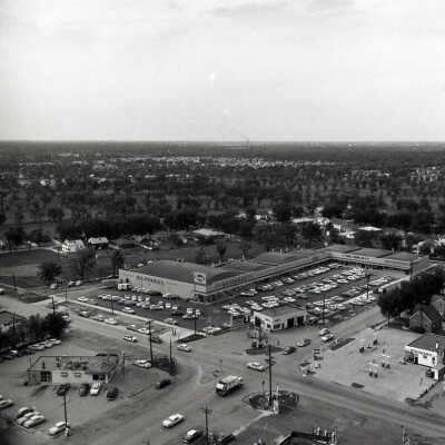 Elmhurst Shopping Plaza