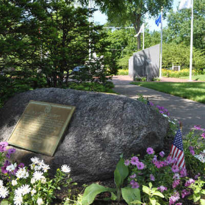 Wilder Park, Veteran's Memorial Stone
