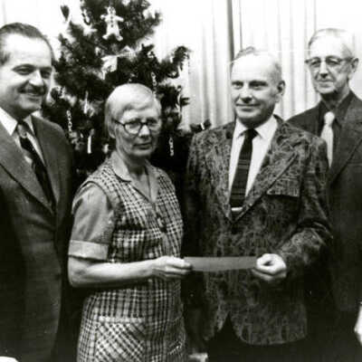 Elmhurst Evening Woman's Club, Check Giving ceremony