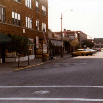 Addison Avenue South Towards First Street