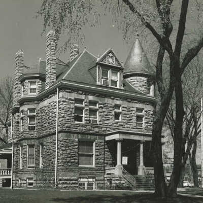 Elmhurst City Hall in Glos Mansion