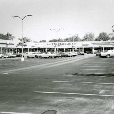 Elmhurst Shopping Plaza