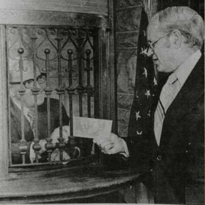 Mayor Fick Purchases a Bicentennial Series Savings Bond