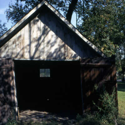 Garage at Kenilworth Avenue and Marion Street