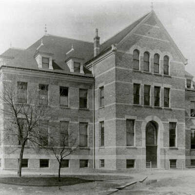 Elmhurst College, Commons