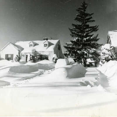 House at 566 S. Sunnyside Avenue