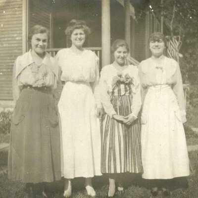 Alice Warkentien Patterson & Jane Warkentien Robey with two other women
