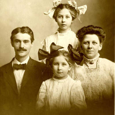 William, Flora, Ella & Clara Graue