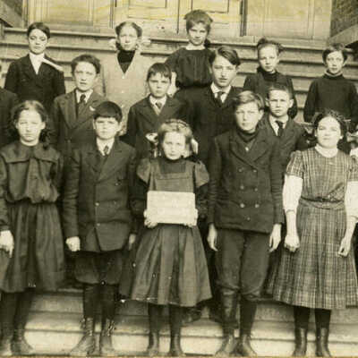 Hawthorne School, Sixth Grade Class 1909