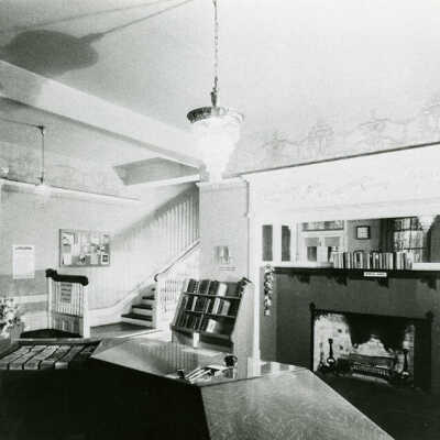Elmhurst Public Library, Interior
